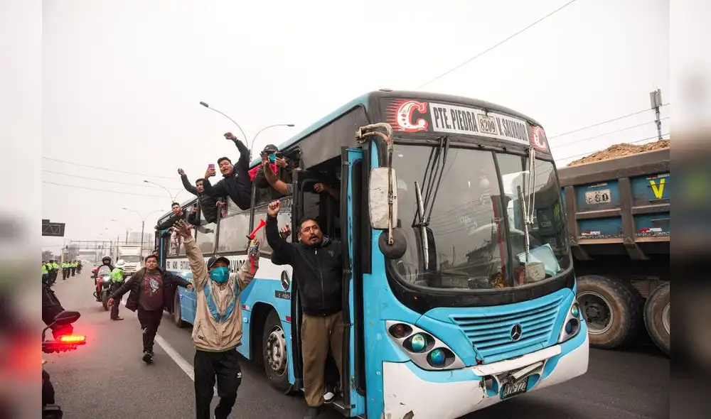 Unidades de transporte publico acatan paro de transportistas. Foto: @Juanchotehabla Unidades de transporte publico acatan paro de transportistas. Foto: @Juanchotehabla