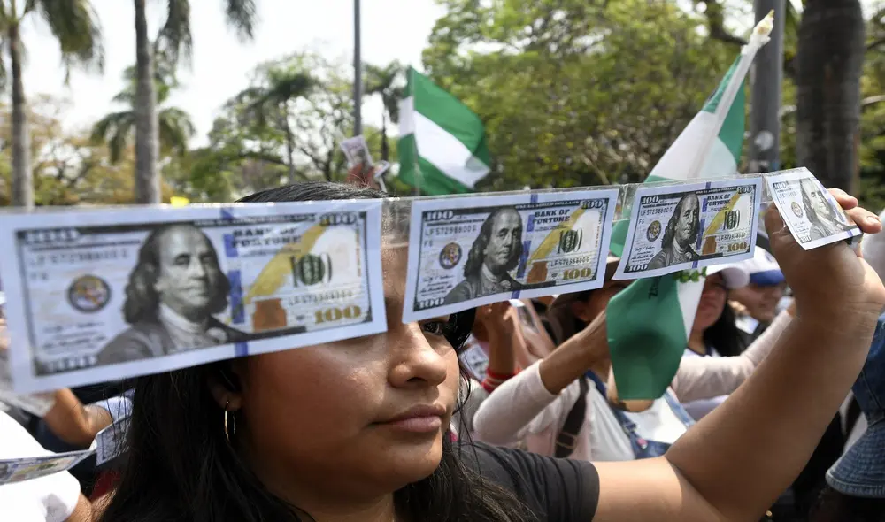 Desde hace varios meses, Bolivia vive una grave crisis económica con ausencia de dólares y escasez de combustible. Foto: AFP