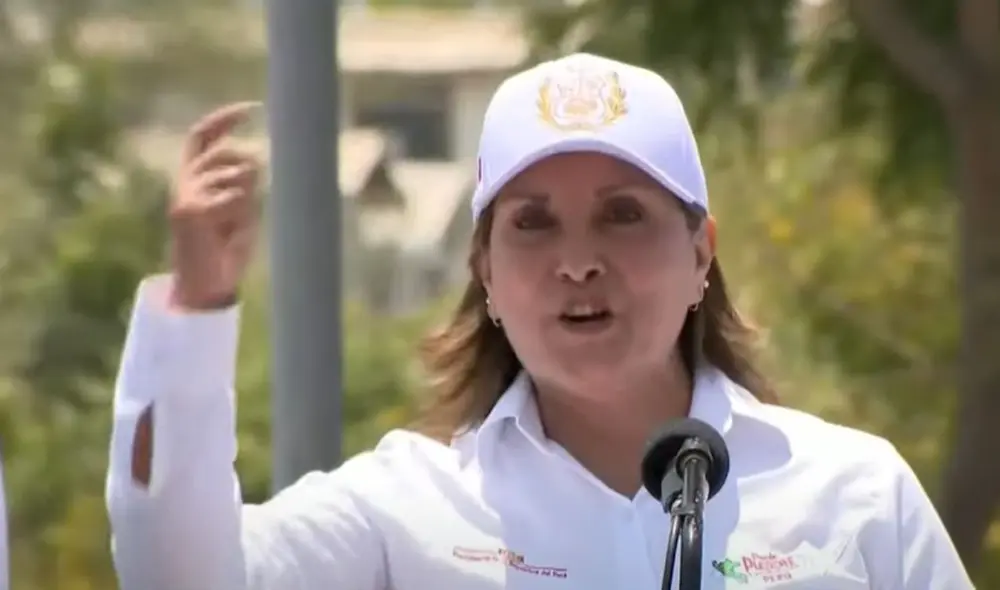 Presidenta dijo una lisura para enfatizar sus palabras durante entrega de camionetas PNP en Piura. Foto: captura de TV Perú Presidenta dijo una lisura para enfatizar sus palabras durante entrega de camionetas PNP en Piura. Foto: captura de TV Perú
