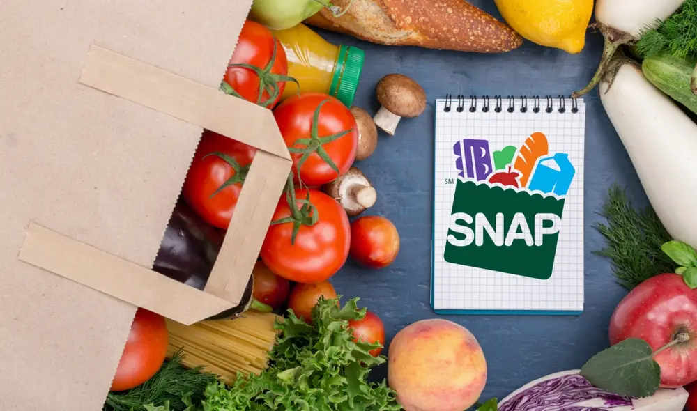 Durante 2024, los hogares beneficiarios de SNAP en California podrán combinar el uso de cupones con programas de agricultores locales para acceder a alimentos frescos y saludables. Foto: LV