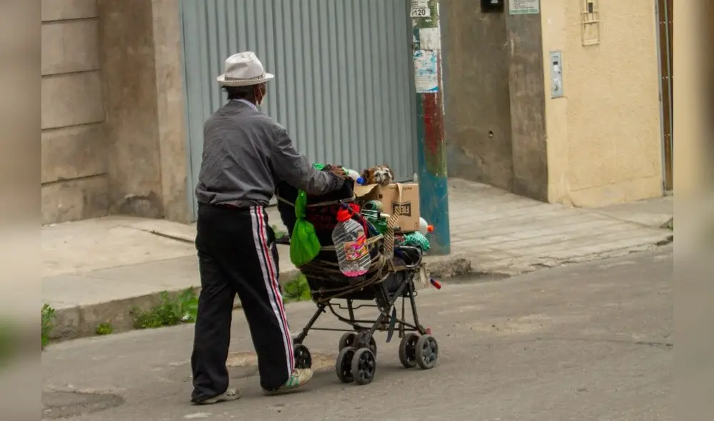 Adultos mayores afectados por la informalidad. Foto: El Búho Adultos mayores afectados por la informalidad. Foto: El Búho