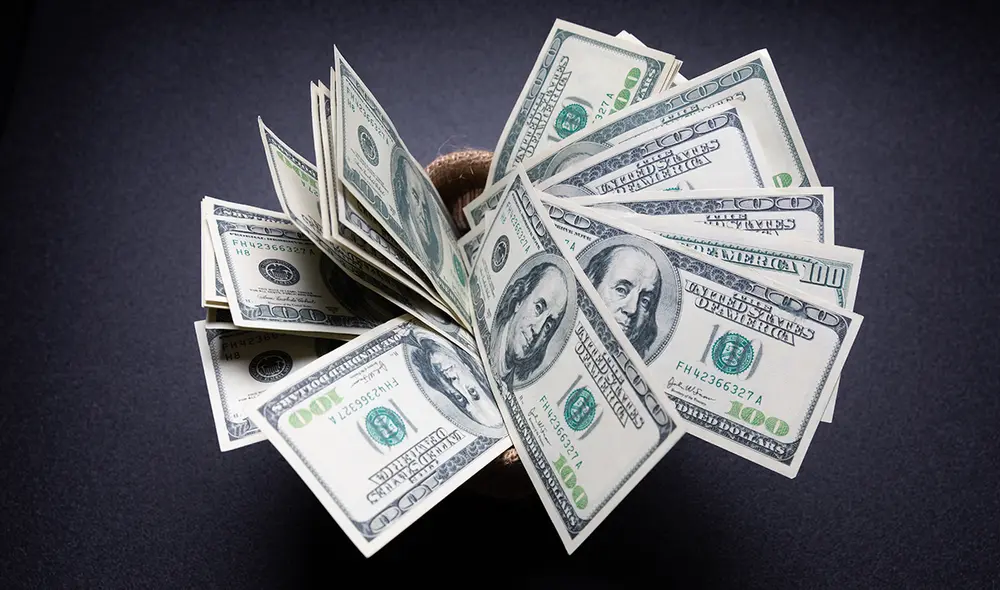 Debido a la inflación y el costo de vida, Illinois aumentará el salario mínimo para los trabajadores a partir del 2025. Foto: Freepik