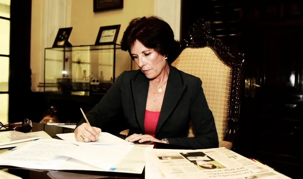 Lourdes Mendoza Del Solar nació el 7 de enero de 1958. Foto: El Búho Lourdes Mendoza Del Solar nació el 7 de enero de 1958. Foto: El Búho