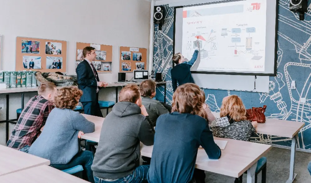 Estas universidades no solo ofrecen educación de alta calidad, sino también oportunidades de desarrollo profesional en sectores clave como tecnología, ciencia e innovación. Foto: HED