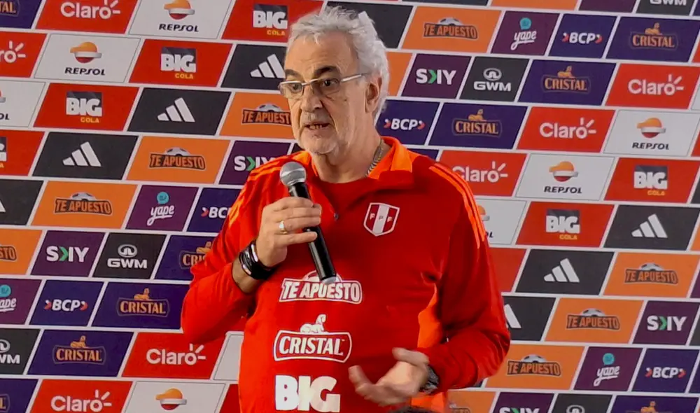 Jorge Fossati habló sobre Renato Tapia durante conferencia de prensa en la Videna. Foto: Grace Mora / URPI-LR Jorge Fossati habló sobre Renato Tapia durante conferencia de prensa en la Videna. Foto: Grace Mora / URPI-LR