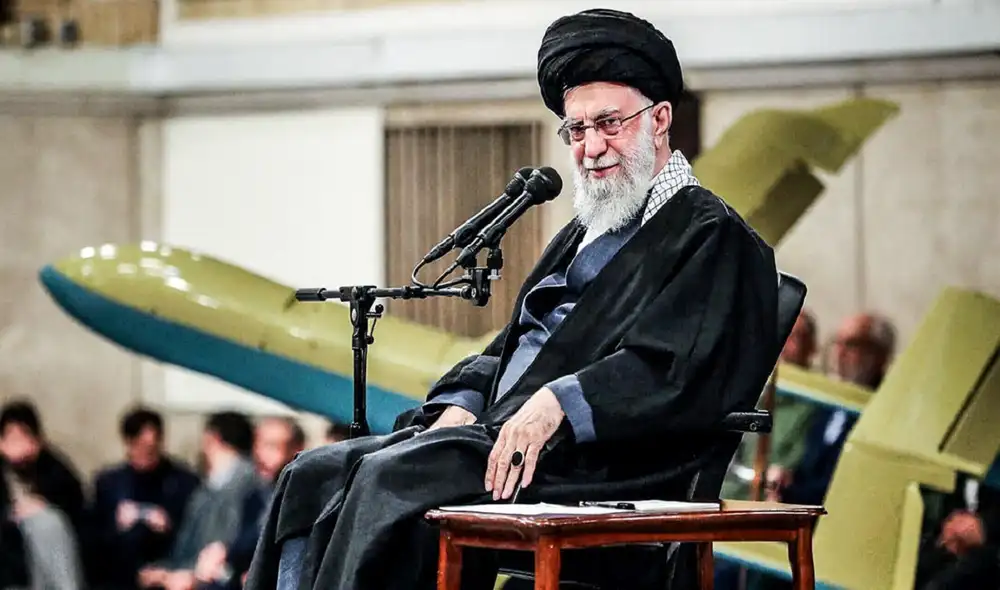 El Ayatola Alí Jamenei, líder supremo de Irán, ha prometido responder los ataques contra su país y sus aliados. Foto: AFP.
