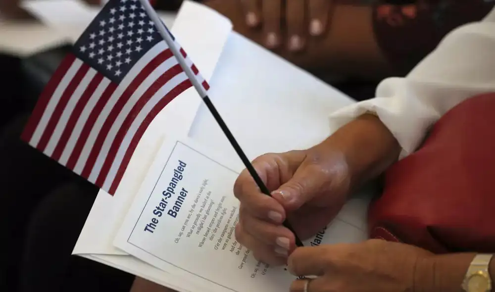 Obtener la ciudadanía estadounidense es un proceso que otorga numerosos derechos y privilegios a los inmigrantes. Foto: The Angeles Times