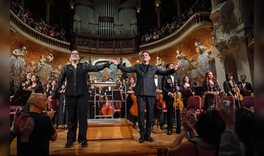Juan Dieglo Flórez y la Orquesta Juvenil Sinfonía por el Perú. Juan Dieglo Flórez y la Orquesta Juvenil Sinfonía por el Perú.