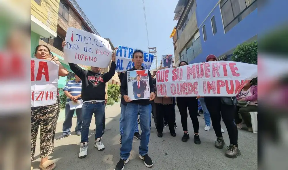 Richard Lozano, padre de Rudy, pide a las autoridades castigar al mal policía que mató a su hijo. La República