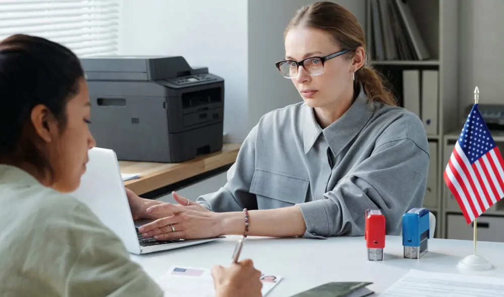 La EAD card es un documento oficial emitido por el Servicio de Ciudadanía e Inmigración de los Estados Unidos (USCIS) que autoriza a un extranjero a trabajar legalmente en el país. Foto: Freepik