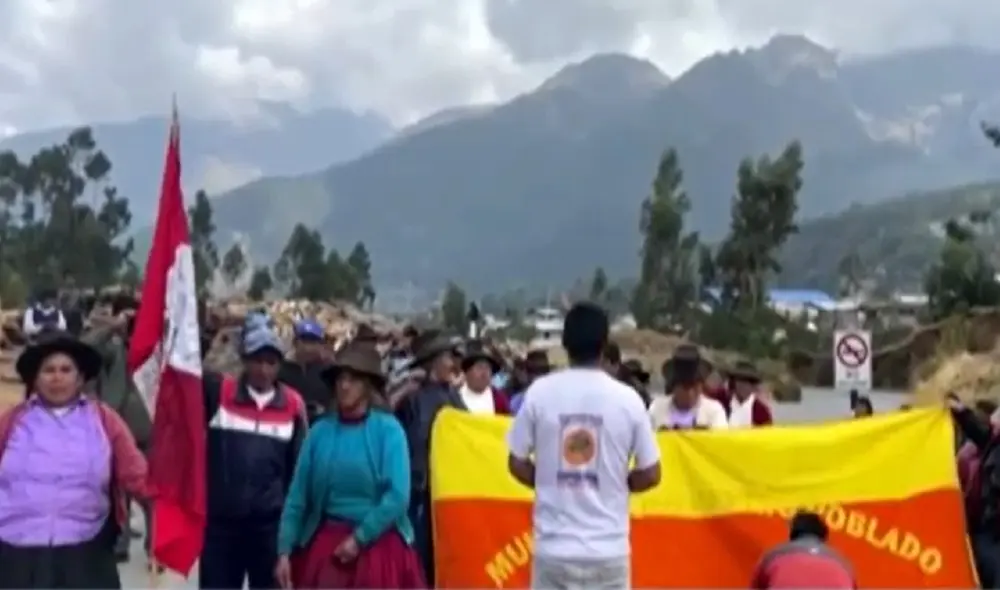 Pobladores exigen se cumpla el proyecto de ley que ordena la creación de la universidad Nacional de Chincheros. Foto: Apurimac en la noticia