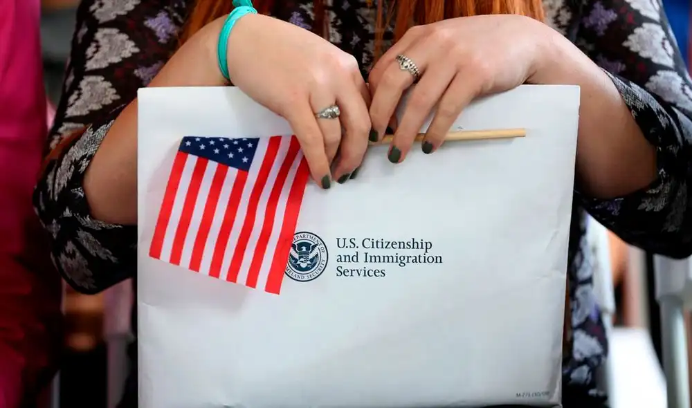 USCIS ha introducido excepciones que permiten a muchos inmigrantes obtener la ciudadanía americana sin tener que pasar por el temido examen de inglés. Foto: Hartford Courant USCIS ha introducido excepciones que permiten a muchos inmigrantes obtener la ciudadanía americana sin tener que pasar por el temido examen de inglés. Foto: Hartford Courant