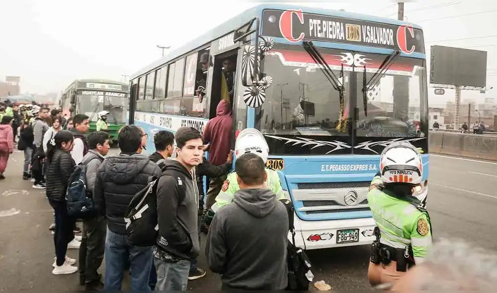 Los transportistas exigen al gobierno mejorar la seguridad y combatir la extorsión que enfrentan. Foto: Canal N Los transportistas exigen al gobierno mejorar la seguridad y combatir la extorsión que enfrentan. Foto: Canal N