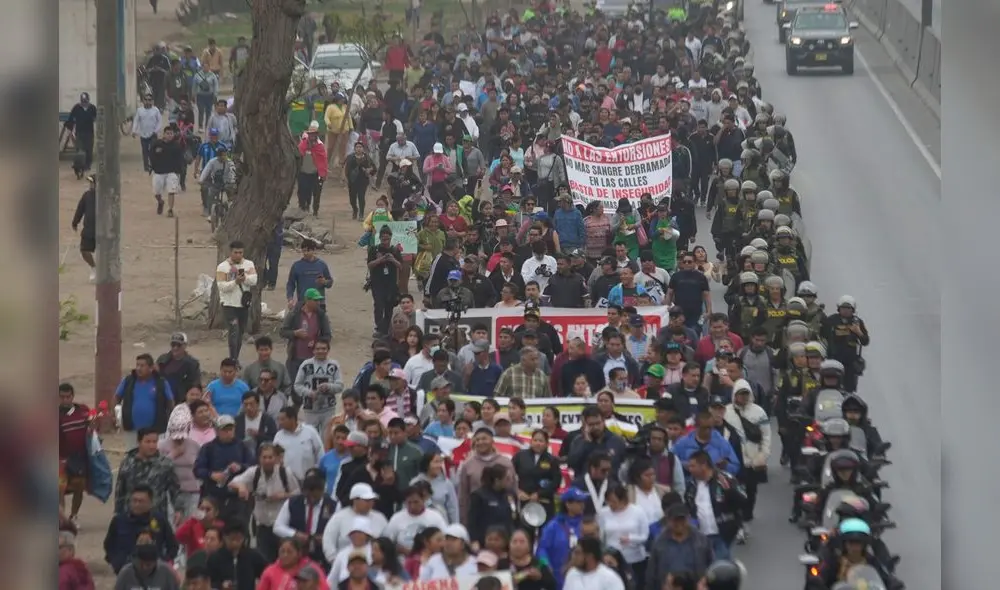 Gran multitud asiste al paro de transporte del 10 de octubre. Foto: Marco Cotrina
