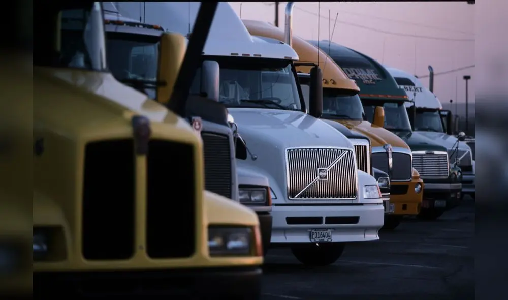 Esta compañía norteamericana ofrece múltiples trabajos para conductores en Texas. Foto: Composición LR