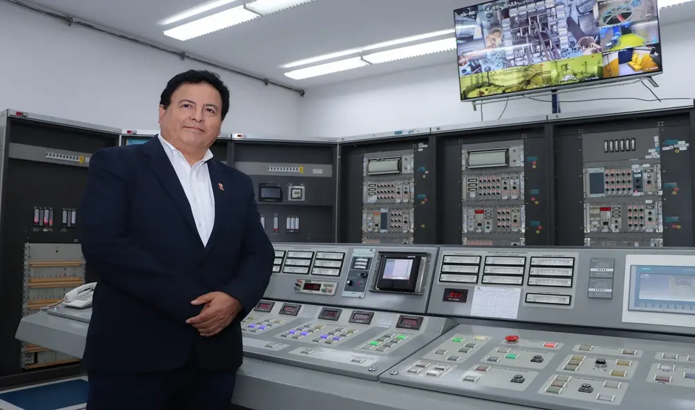 Rolando Páucar Jáuregui, presidente del IPEN, en la sala de control del reactor nuclear de Huarangal. Foto: IPEN Rolando Páucar Jáuregui, presidente del IPEN, en la sala de control del reactor nuclear de Huarangal. Foto: IPEN