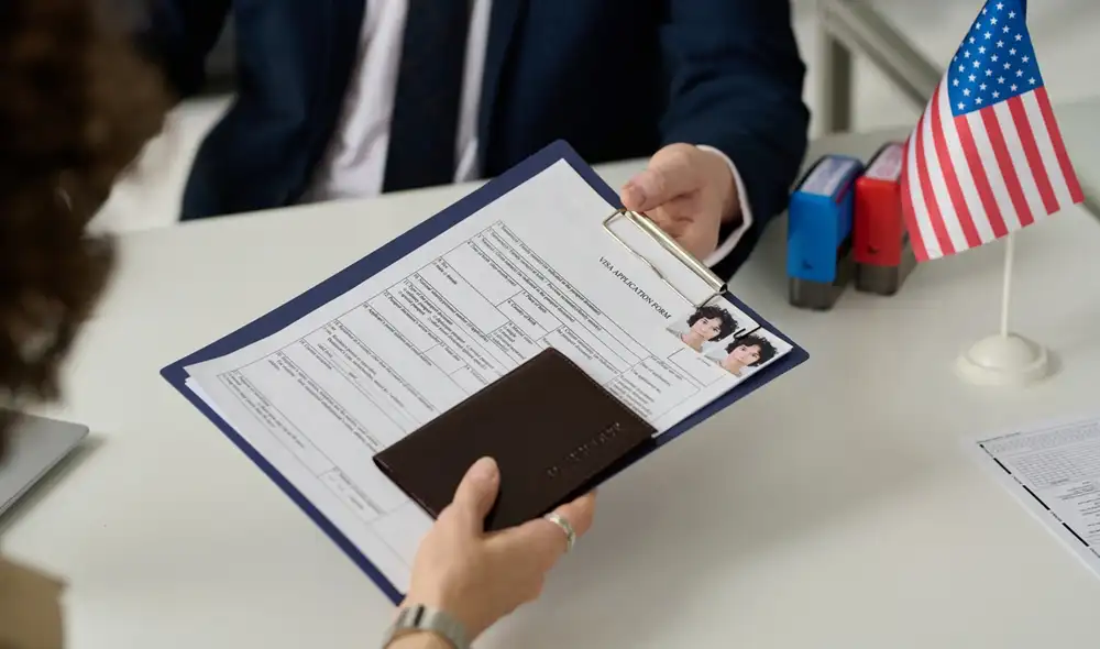 El parole humanitario es un permiso temporal que otorga USCIS a personas que necesitan ingresar a Estados Unidos por razones humanitarias urgentes. Foto: Freepik