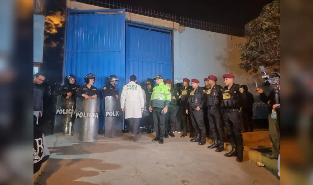 Sicario llegó el colegio Julio C. Tello fingiendo ser un mensajero. Llamó al docente Julio Pacheco y lo asesinó. Foto: Cristina Gálvez/La República