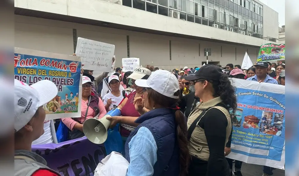 Madres de ollas comunes realizaron plantón frente al MEF.