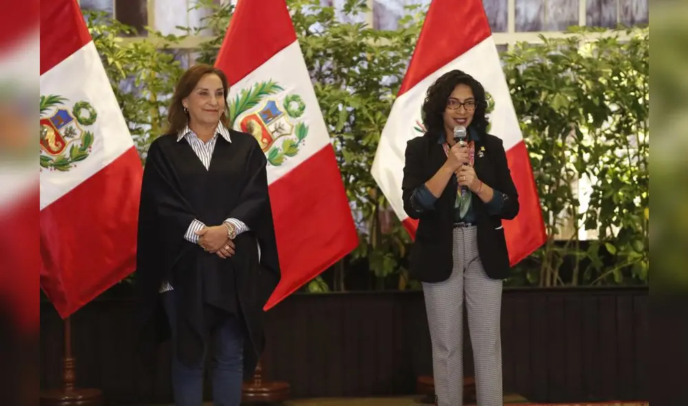 Dina Boluarte y exministra de Cultura, Leslie Urteaga.