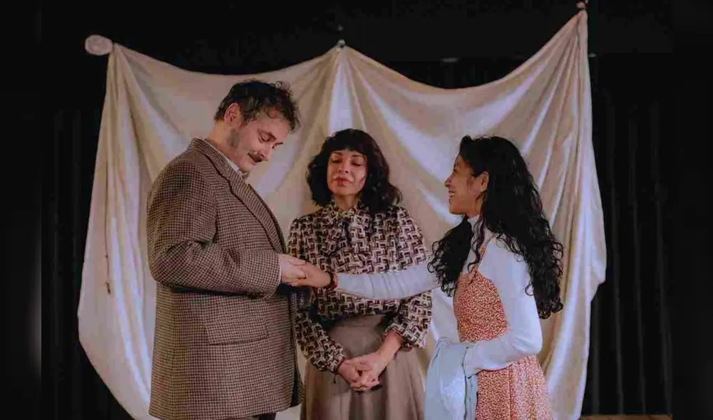 “Detrás ruge el lago". “Detrás ruge el lago".