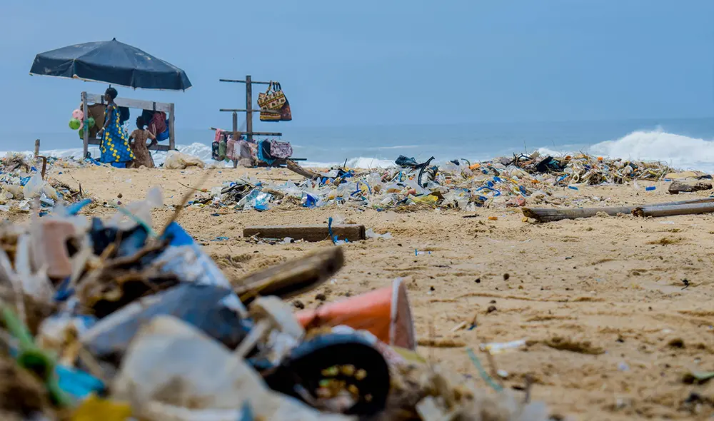 El país vierte más de 1 millón de toneladas de plástico al océano cada año, lo que representa el 8% de la contaminación plástica global. Foto: Pexels