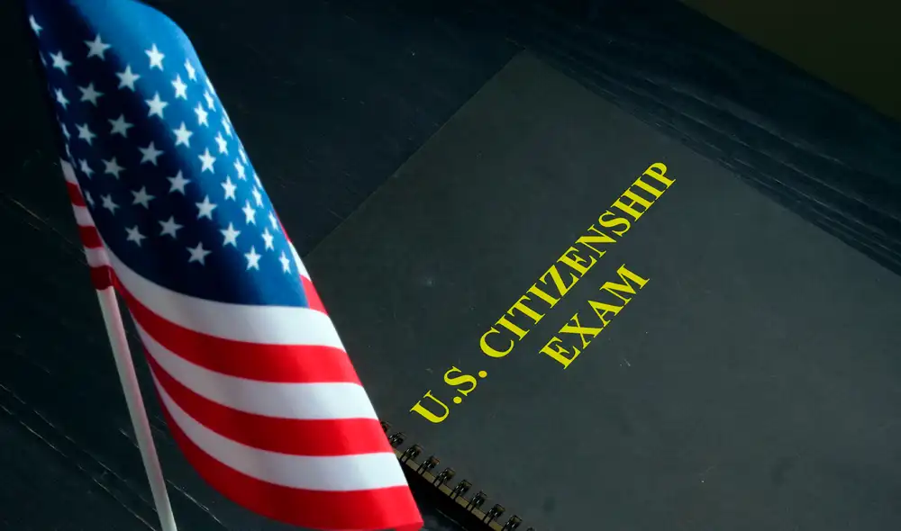 El Servicio de Ciudadanía e Inmigración de los Estados Unidos (USCIS, por sus siglas en inglés) revela que un cierto grupo de personas está exentas de dar el examen para la ciudadanía americana este 2024. Foto: Criminal Defense and Immigration Lwa