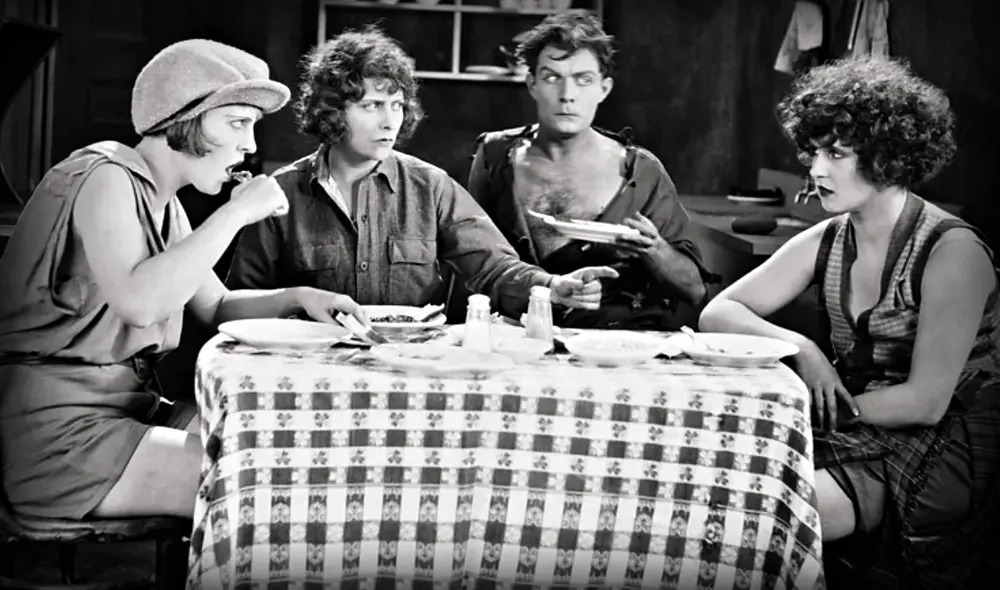 Después de exactamente 100 años, la realidad permanece distante de la historia ficticia, ya que no ha habido presidenta mujer en Estados Unidos hasta el momento. Foto: Alamy