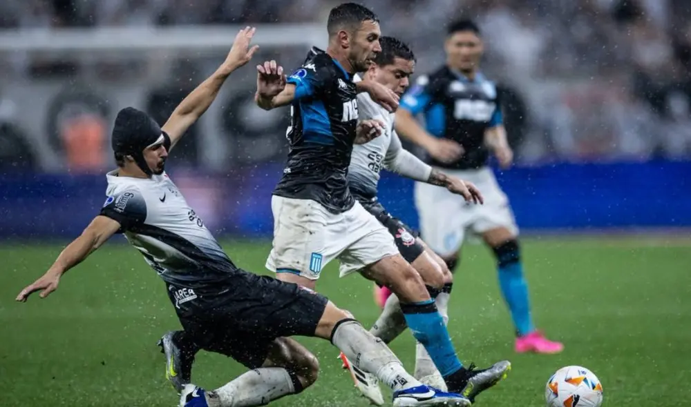 Corinthians igualó en casa con Racing bajo una torrencial lluvia que dificultó el juego. Foto: Sudamericana Corinthians igualó en casa con Racing bajo una torrencial lluvia que dificultó el juego. Foto: Sudamericana