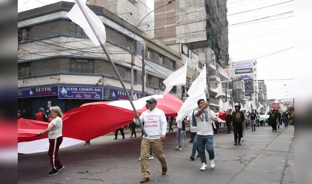 Empresarios, productores y vendedores de Gamarra marcharon juntos el miércoles pasado. Empresarios, productores y vendedores de Gamarra marcharon juntos el miércoles pasado.