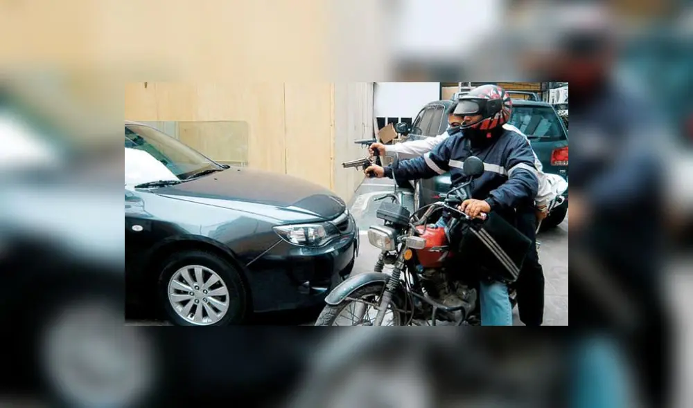 ¡alto ahí! Municipios ven en la prohibición de que dos personas vayan en una moto una salida al problema de la delincuencia, pero hay derechos que se afectan.