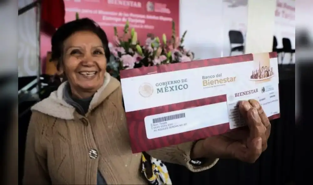 Existen millones de beneficiarios que reciben pensión por jubilación en México. Foto: Composición LR/Expansión Política