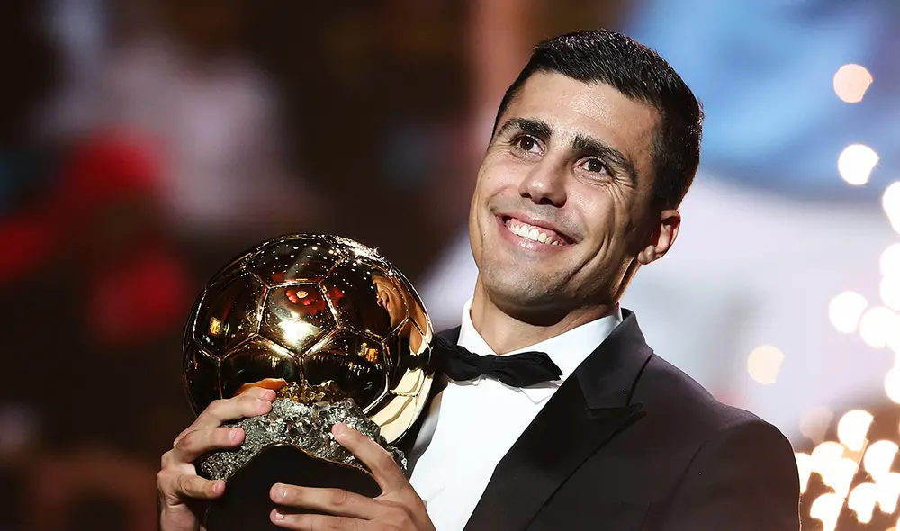 Rodri es el primer jugador español que gana el Balón de Oro desde 1960. Foto: AFP