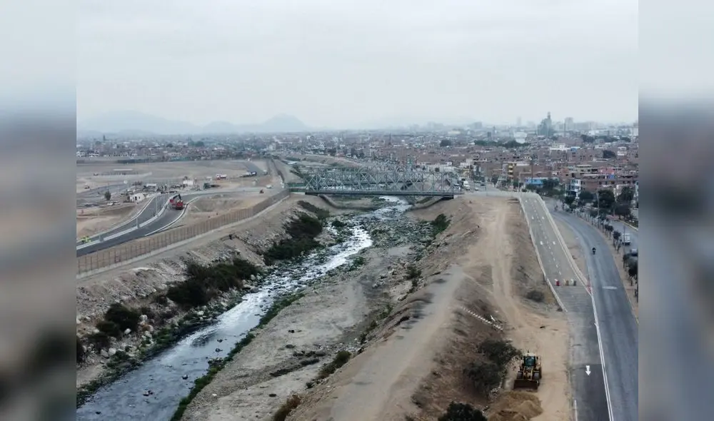 El nuevo aeropuerto tiene más del 95% de avance, pero en los exteriores hacen falta obras, limpieza y seguridad. Los puentes temporales y desvíos generarán congestionamiento. Foto: Jhon Reyes/La República