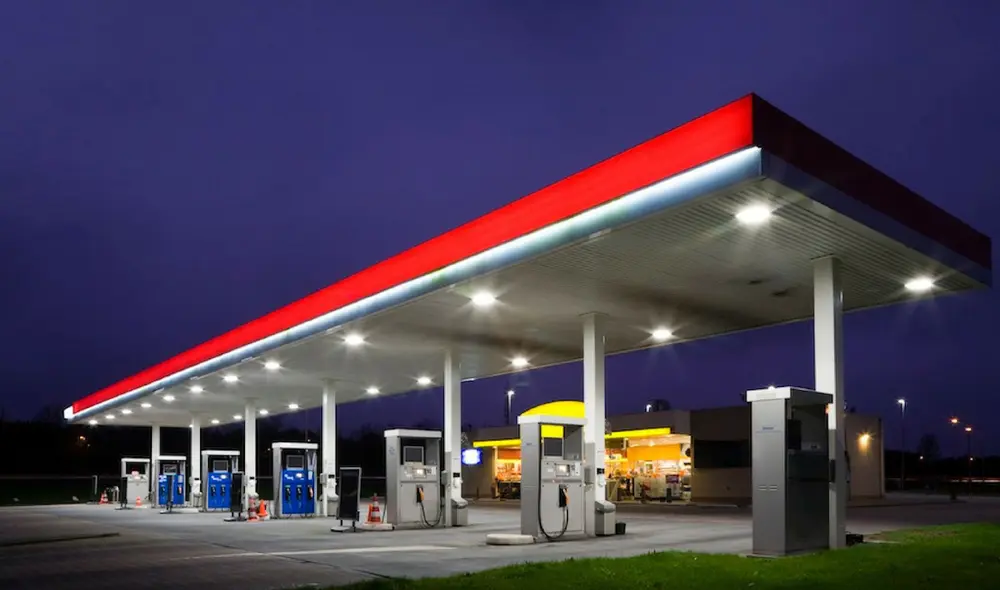El precio de la gasolina en Estados Unidos ha fluctuado considerablemente a lo largo de los años, influenciado por diversos factores como el precio del petróleo crudo, los impuestos estatales y la demanda. Foto: VES