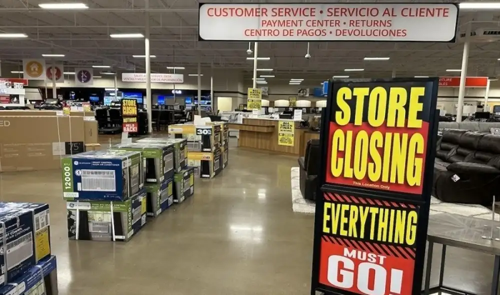 El cierre de cadenas comerciales en Estados Unidos se ha vuelto cada vez más común en los últimos años, afectando a diversos sectores como el retail, la restauración y la moda. Foto: Impact