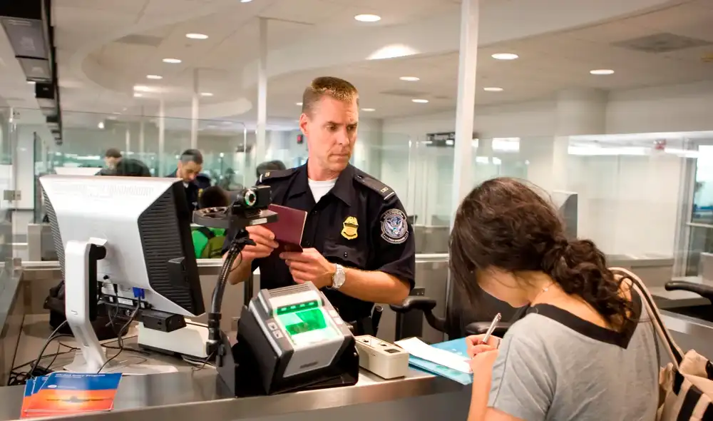 El CBP cuenta con un sistema avanzado para detectar si ingresaste con una visa de turista a EE. UU. Foto: Homeland Security