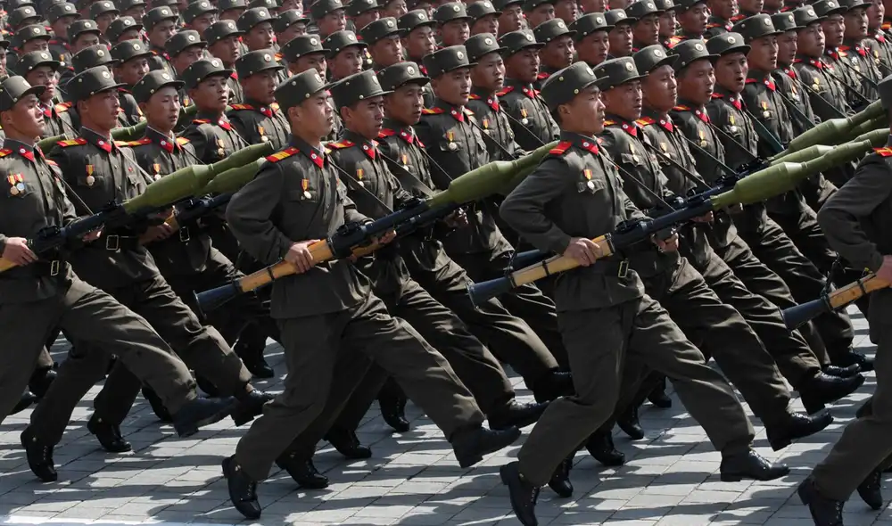 Un informe realizado por el Pentágono reveló que 10.000 soldados norcoreanos se encuentran en Rusia. Foto: AP News