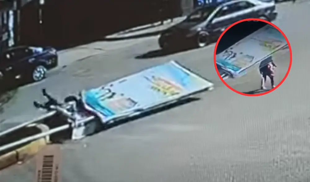 El panel cayó encima de las mujeres cuando una esperaba y la otra cruzaba la pista. Foto: Composición La República El panel cayó encima de las mujeres cuando una esperaba y la otra cruzaba la pista. Foto: Composición La República