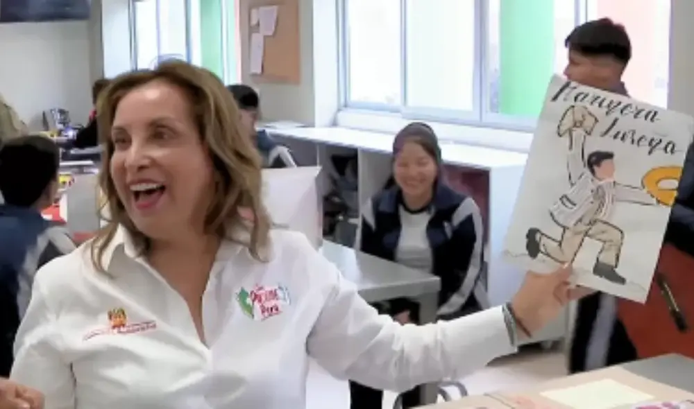 Dina Boluarte bromea sobre el papel de los hombres Dina Boluarte bromea sobre el papel de los hombres