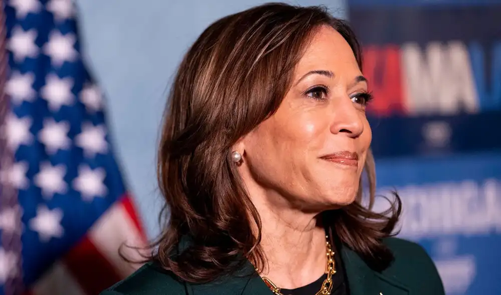 Kamala Harris se presenta ante miles de personas en la Elipse, cerca a la Casa Blanca. Foto: Composición LR Kamala Harris se presenta ante miles de personas en la Elipse, cerca a la Casa Blanca. Foto: Composición LR