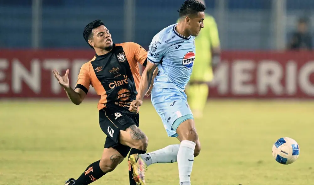Águila y Motagua jugaron en el Estadio Juan Francisco Barraza. Foto: AFP