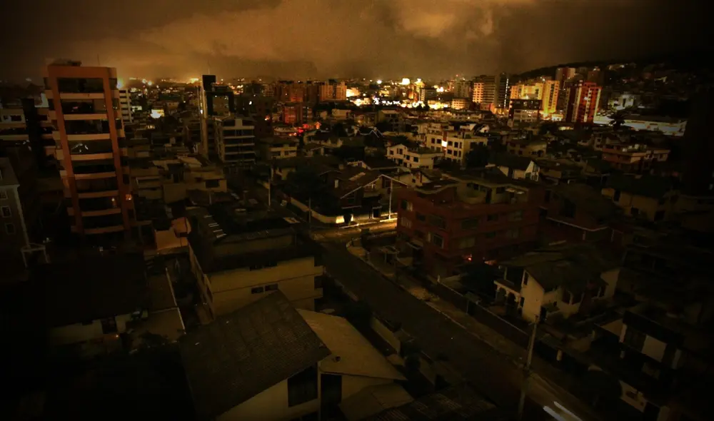 Ecuador enfrenta una grave crisis energética con racionamientos de electricidad y problemas de agua potable debido a la peor sequía en 60 años. Foto: AFP/Pablo Cozzaglio Ecuador enfrenta una grave crisis energética con racionamientos de electricidad y problemas de agua potable debido a la peor sequía en 60 años. Foto: AFP/Pablo Cozzaglio