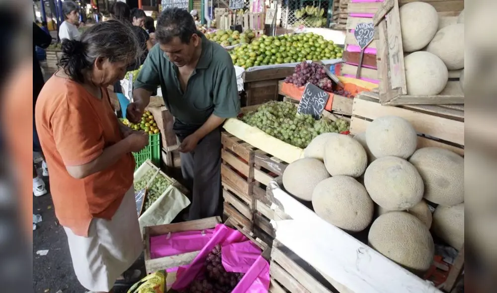 Resultado mensual se debió a los bajos precios de alimentos, bebidas no alcohólicas y comunicaciones. Foto: La República