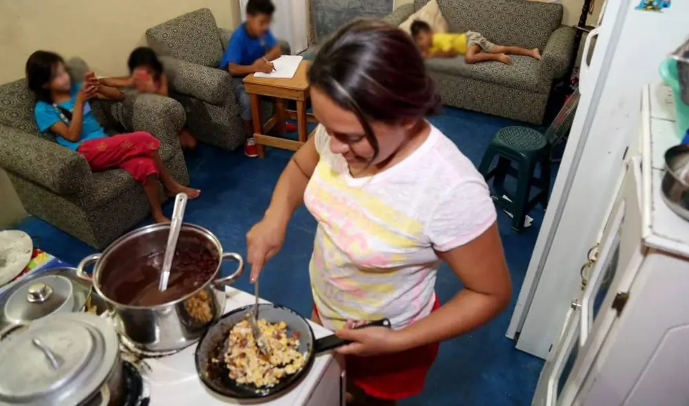 Más de 2,7 millones de mujeres no se insertan al mercado laboral debido a que realizan trabajos de cuidado no remunerado a tiempo completo. Foto: difusión Más de 2,7 millones de mujeres no se insertan al mercado laboral debido a que realizan trabajos de cuidado no remunerado a tiempo completo. Foto: difusión