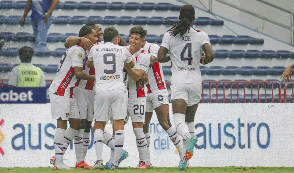 El club albo se quedó con la victoria como visitante ante Emelec. Foto: LDU