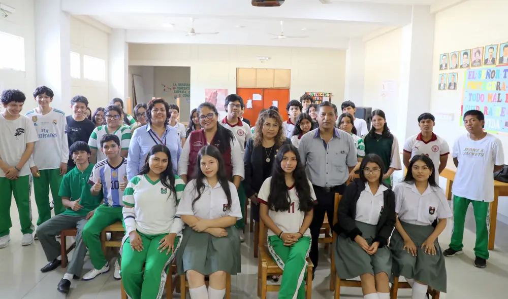 La charla destacó la importancia de la toma de decisiones en adolescentes. La charla destacó la importancia de la toma de decisiones en adolescentes.