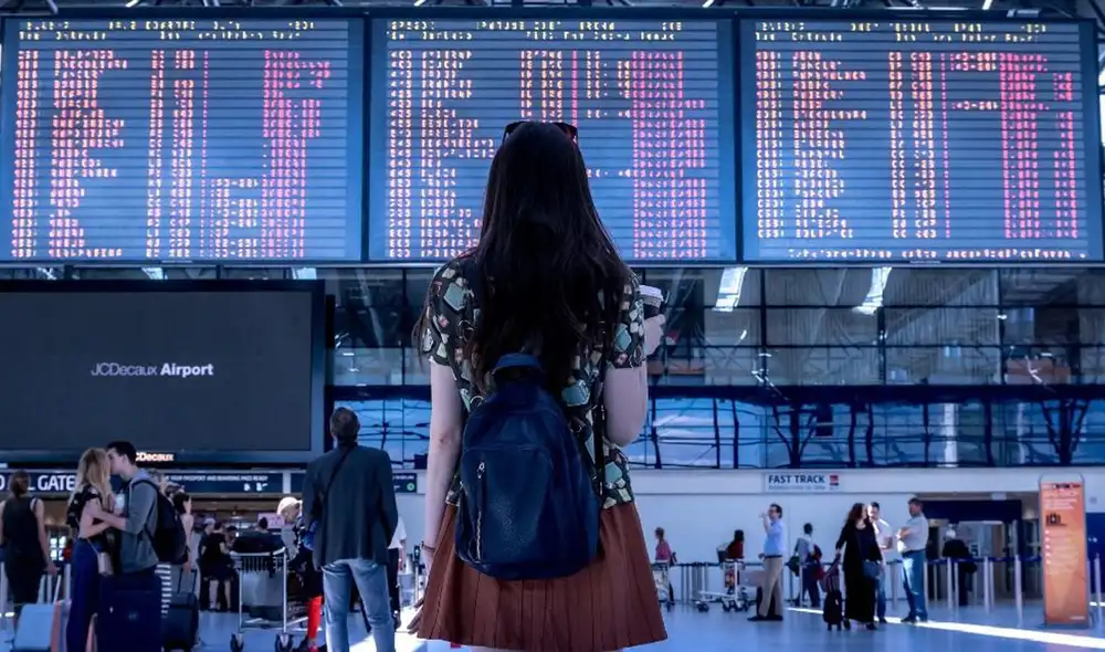 Viajar en avión es una forma rápida y común de desplazarse por los Estados Unidos, gracias a su extensa red de aeropuertos. Foto: Univix