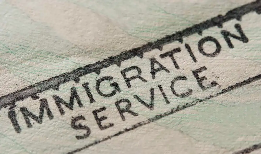 Si eres deportado de EE. UU., puedes utilizar un documento para volver a ingresar nuevamente. Foto: ThoughtCo