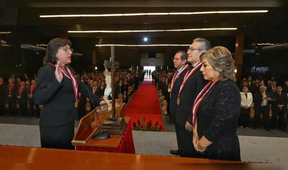 Delia Espinoza Valenzuela juramentó como fiscal de la Nación Delia Espinoza Valenzuela juramentó como fiscal de la Nación